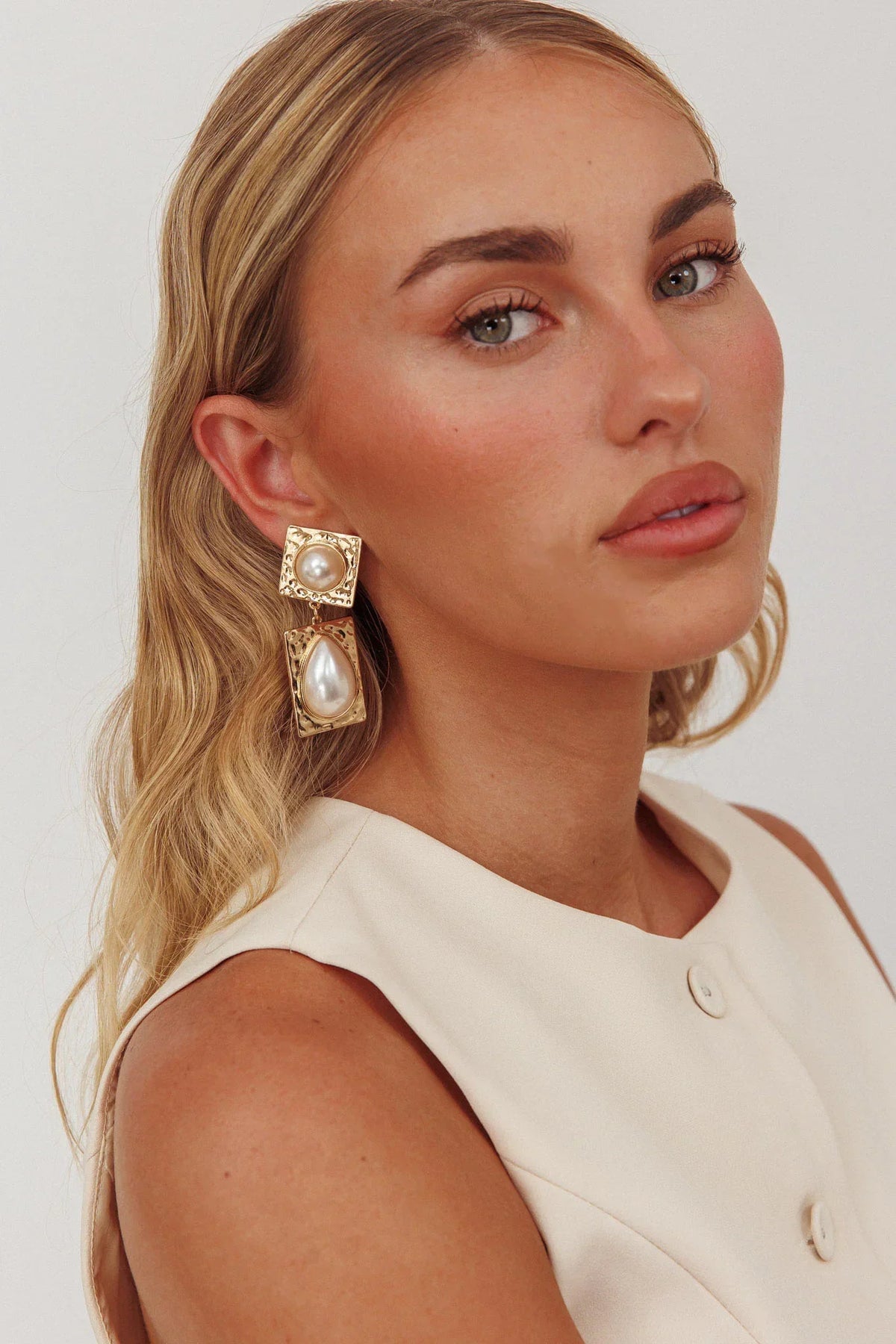 Chloe Hammered Drop Earrings Gold/Pearl
