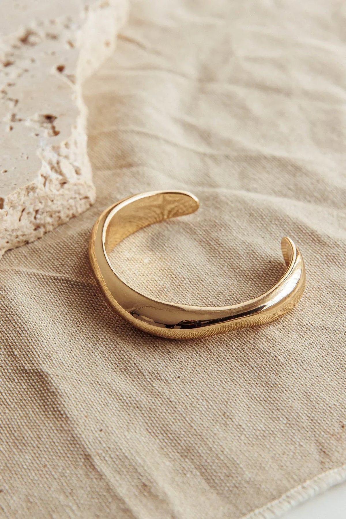 Jamaica Curvilinear Cuff Gold